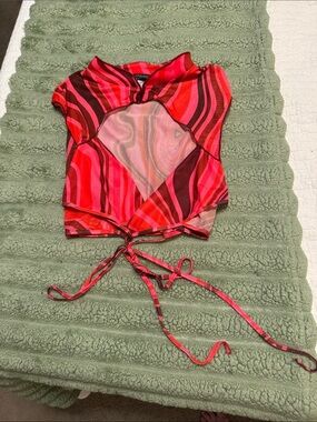 NWOT FINESSE Tie-Front Crop Top in Red & Pink Swirl